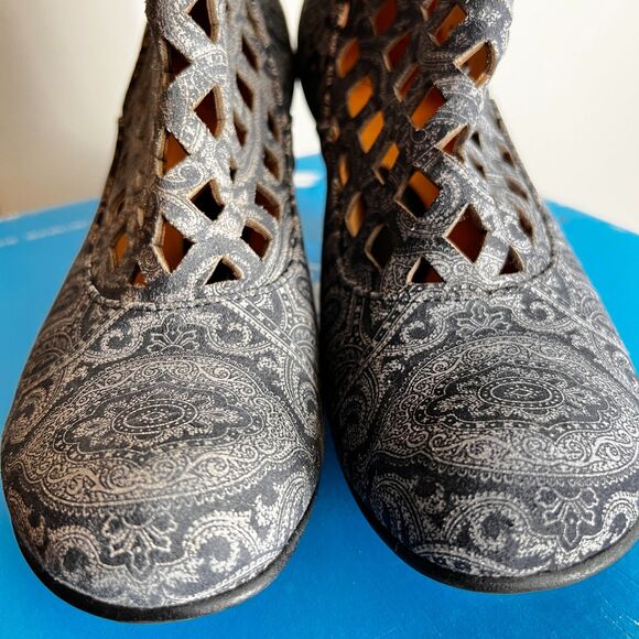 John Fluevog | Murillo | Baroque | Grey Paisley | Diamond Perforated Boot | Sz 6 - Picture 13 of 16